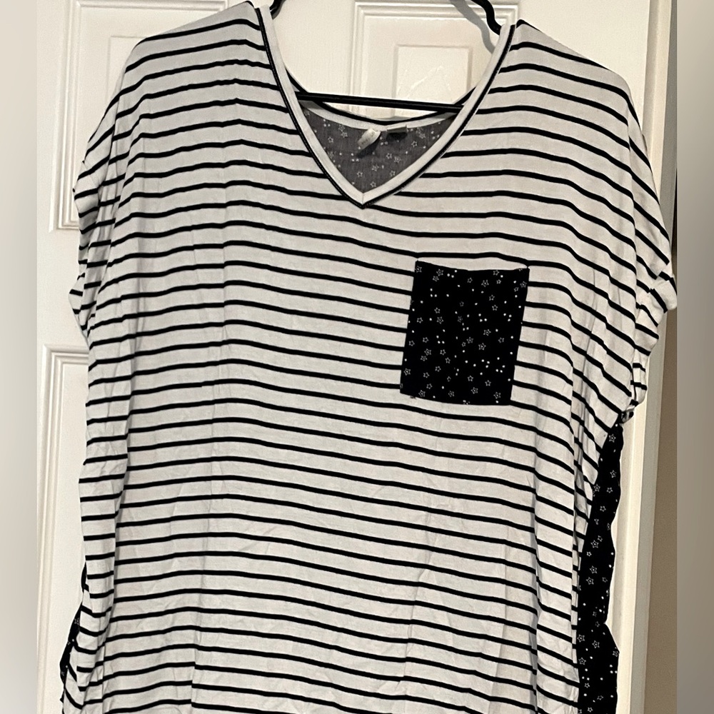 Women’s patriotic v-neck